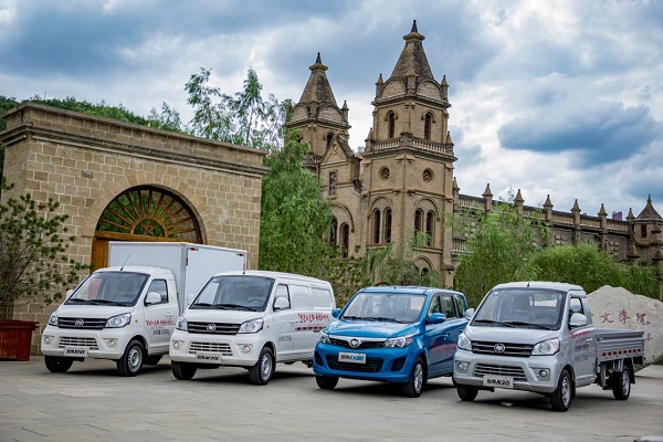 Производите на Newlongma Auto за да им помогнат на земјоделците не само што можат да „излегуваат“, туку и да „прошетаат“